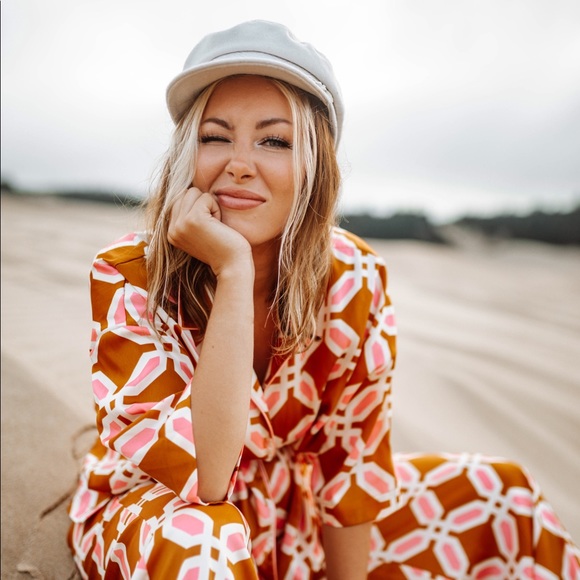 About me! ✨ Poshmark Ambassador✨ - Picture 5 of 12